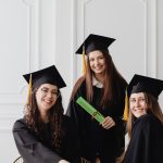 Robe de absolvire: simboluri personale ale succesului academic